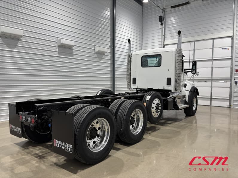 Exterior rear passenger side for this 2027 Kenworth T880 (Stock number: VJ242113)