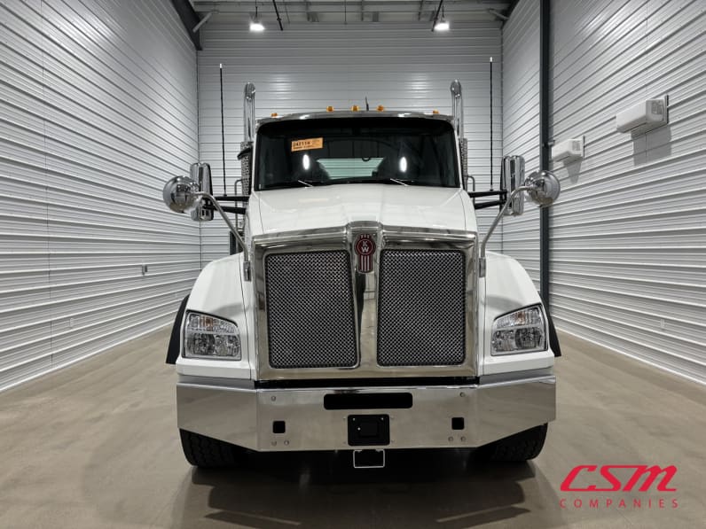 Exterior full front view for this 2027 Kenworth T880 (Stock number: VJ242113)