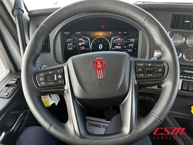 Interior steering wheel for this 2026 Kenworth T880 (Stock number: TJ230038)