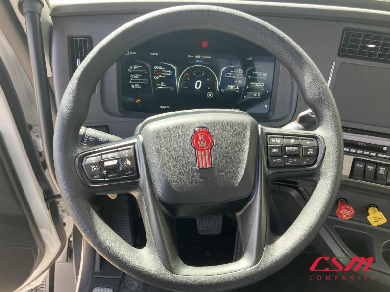 Interior steering wheel for this 2026 Kenworth T680 Short Hood (Stock number: TJ230322)