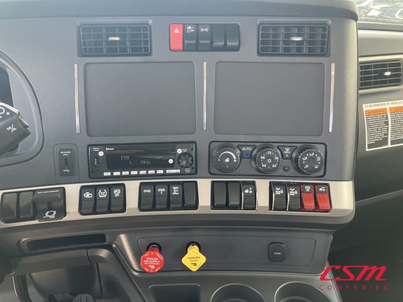 Interior radio and navigation system for this 2026 Kenworth T680 Short Hood (Stock number: TJ230322)