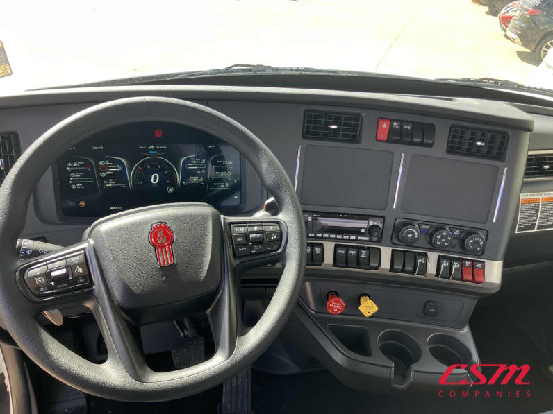 Interior dash for this 2026 Kenworth T680 Short Hood (Stock number: TJ230322)