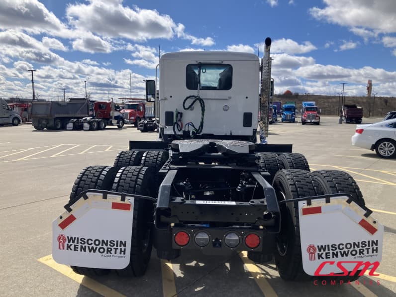 Exterior full rear view for this 2026 Kenworth T680 Short Hood (Stock number: TJ230322)