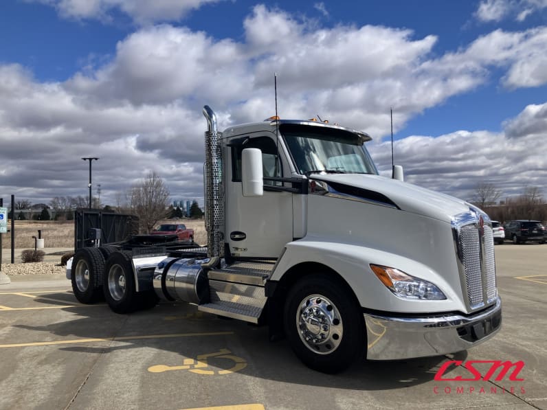 Exterior front passenger side for this 2026 Kenworth T680 Short Hood (Stock number: TJ230322)