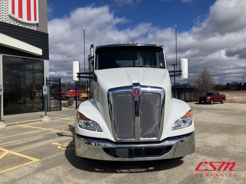 Exterior full front view for this 2026 Kenworth T680 Short Hood (Stock number: TJ230322)
