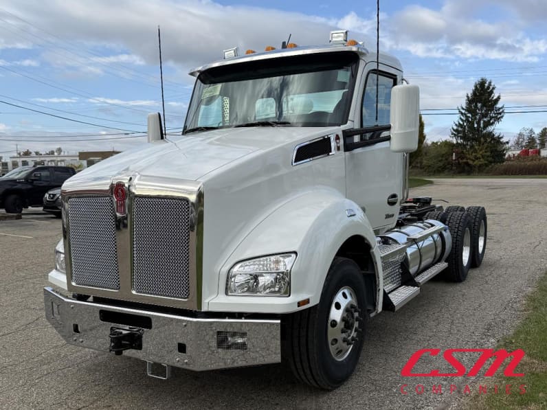 Exterior front drivers side for this 2026 Kenworth T880 (Stock number: TJ229046)