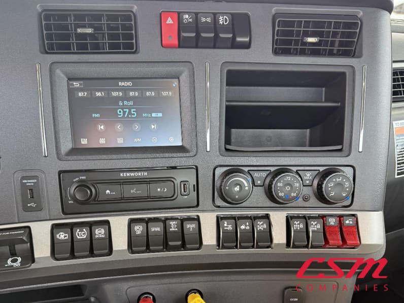 Interior radio and navigation system for this 2026 Kenworth T880 (Stock number: TJ229047)
