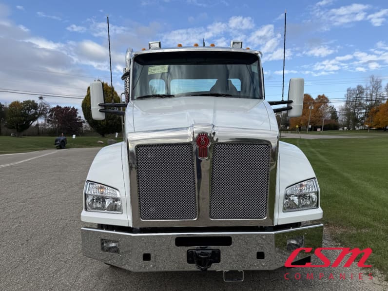 Exterior full front view for this 2026 Kenworth T880 (Stock number: TJ229047)