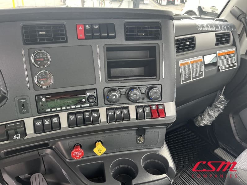 Interior radio and navigation system for this 2025 Kenworth T880 (Stock number: SJ169670)