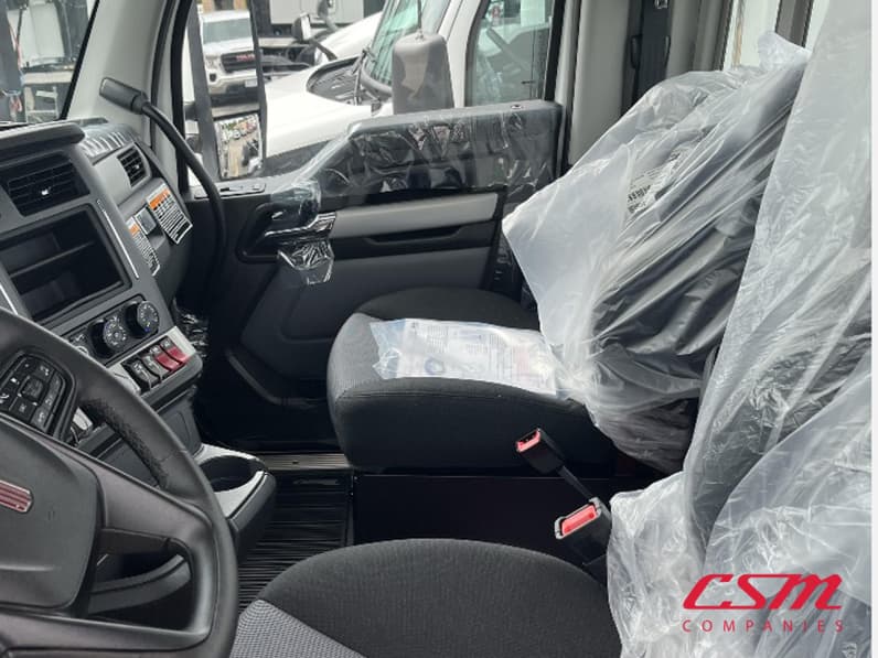 Interior seats for this 2025 Kenworth T880 (Stock number: SJ169670)