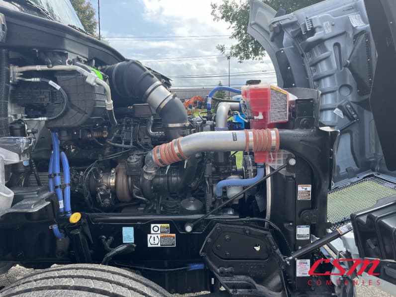 Passenger side engine for this 2025 Kenworth T880 (Stock number: SJ169670)