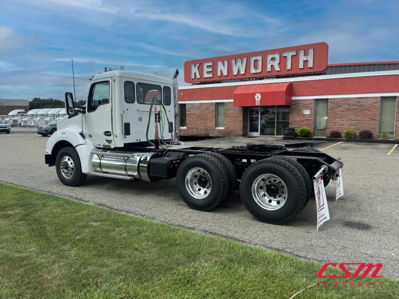 Exterior rear driver side for this 2025 Kenworth T880 (Stock number: SJ169670)