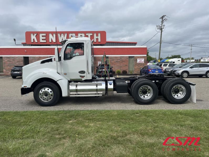 Exterior full driver side for this 2025 Kenworth T880 (Stock number: SJ169670)