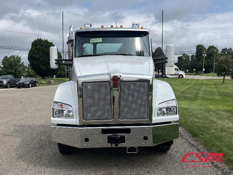 Exterior full front view for this 2025 Kenworth T880 (Stock number: SJ169670)