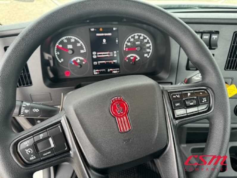 Interior steering wheel for this 2025 Kenworth T280 (Stock number: SM169874)