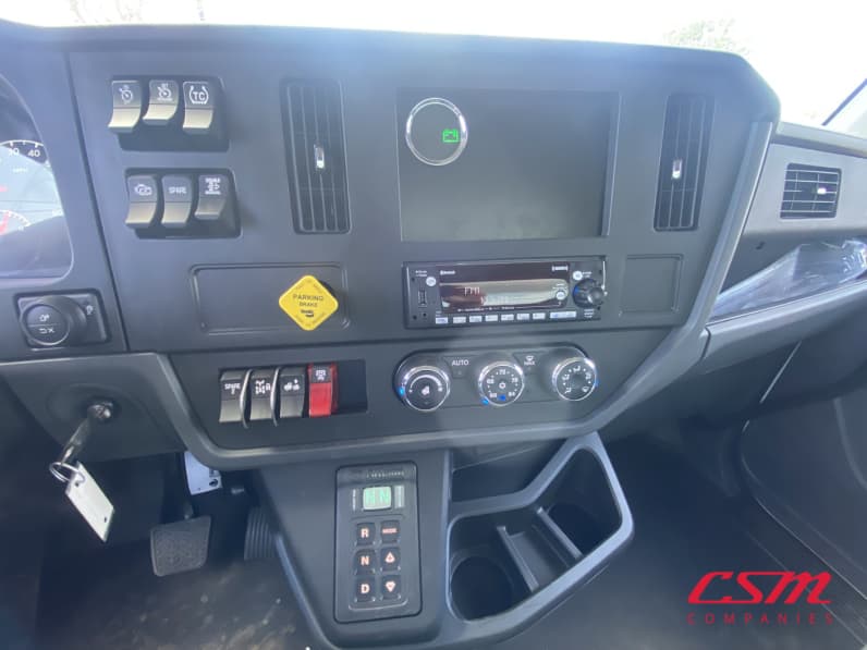 Interior radio and navigation system for this 2027 Kenworth T480 (Stock number: VJ238970)