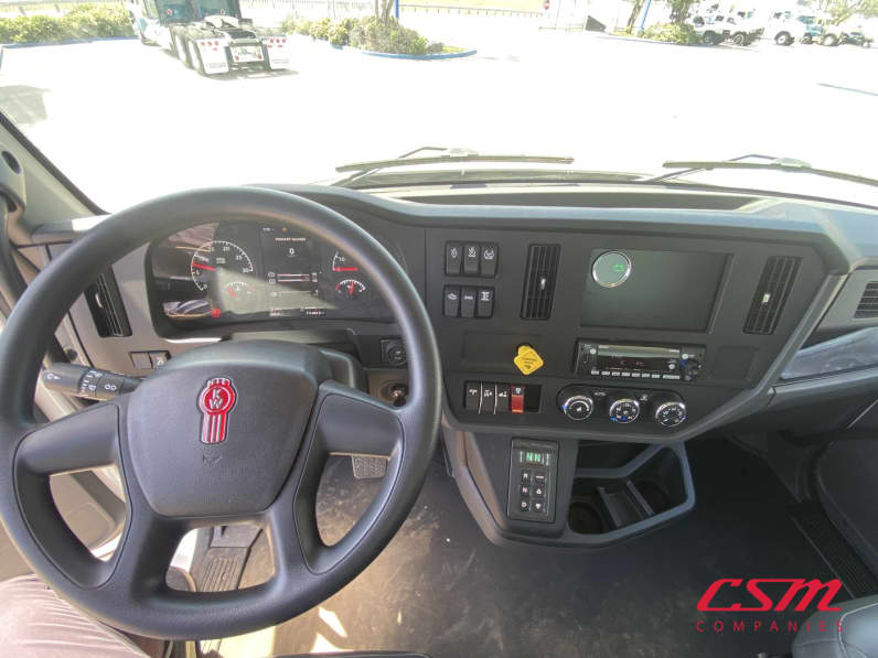 Interior dash for this 2027 Kenworth T480 (Stock number: VJ238970)