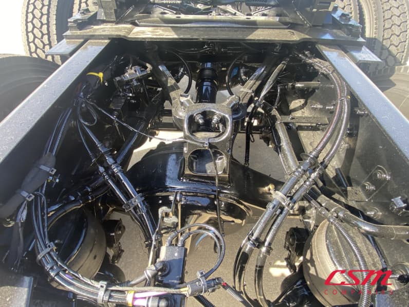 Center rear frame for this 2027 Kenworth T880 (Stock number: VJ241908)