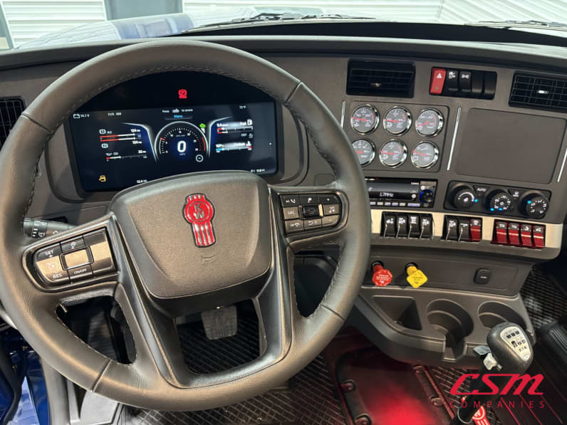 Interior dash for this 2027 Kenworth T880 (Stock number: VJ249719)