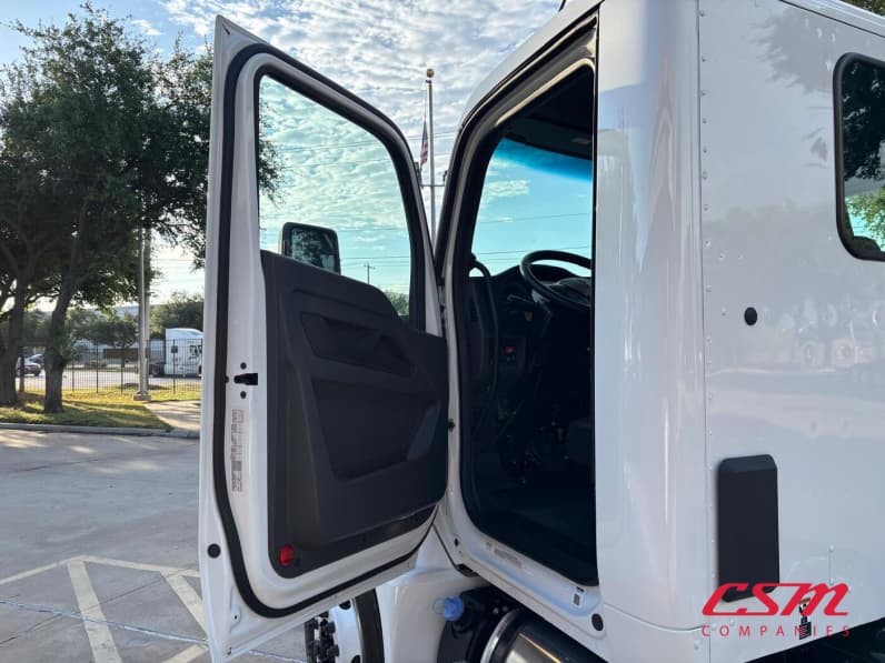 Drivers side door open for this 2027 Kenworth T280 (Stock number: VJ239142)