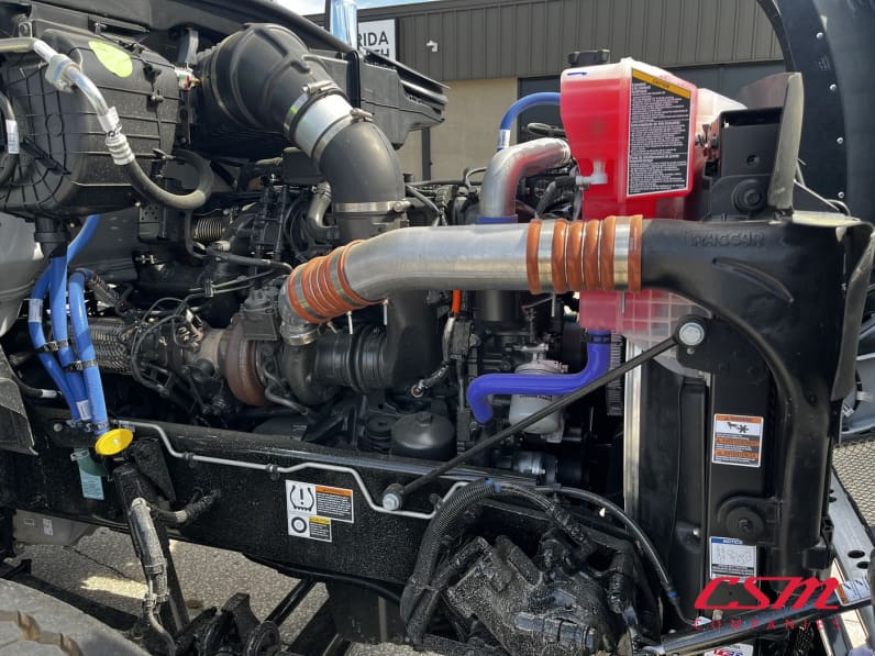 Passenger side engine for this 2027 Kenworth T880 (Stock number: VJ242115)