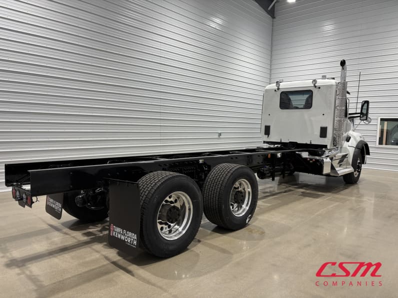 Exterior rear passenger side for this 2027 Kenworth T880 (Stock number: VJ250459)