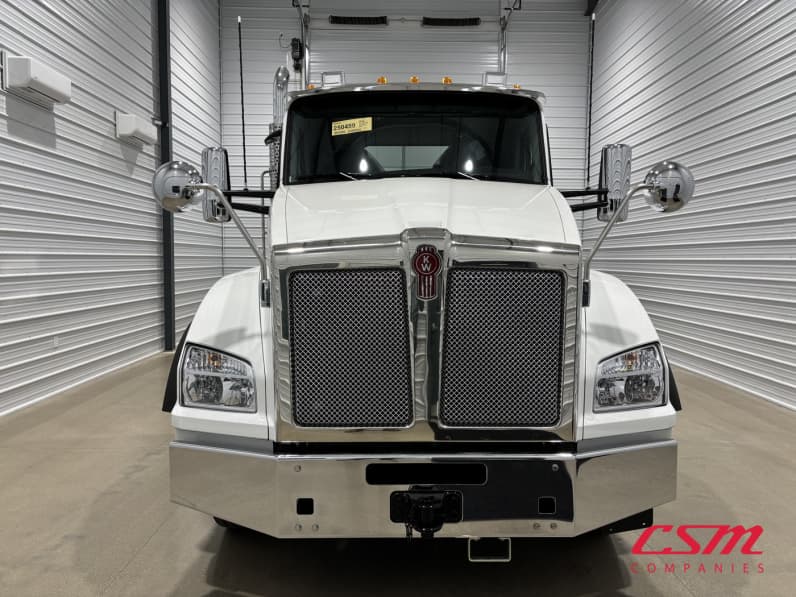 Exterior full front view for this 2027 Kenworth T880 (Stock number: VJ250459)