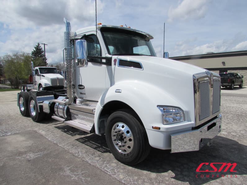 Exterior front passenger side for this 2027 Kenworth T880 (Stock number: VJ249787)