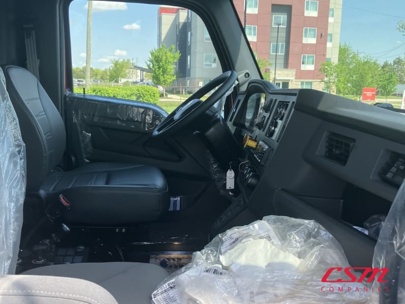 Interior seats for this 2026 Kenworth T480 (Stock number: TJ229063)