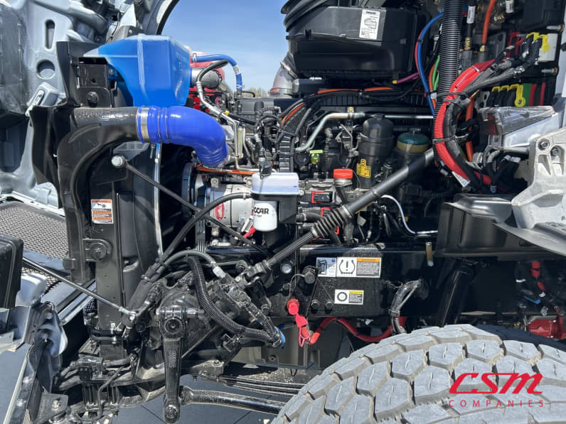 Drivers side engine for this 2027 Kenworth T880 (Stock number: VJ241917)