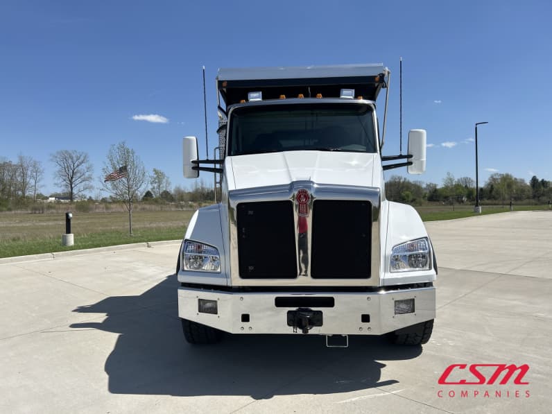 Exterior full front view for this 2027 Kenworth T880 (Stock number: VJ241917)