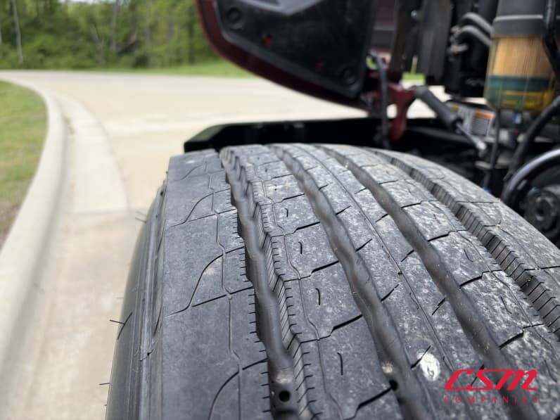 Driver side front tire tread for this 2025 Kenworth T480 (Stock number: SM142610)