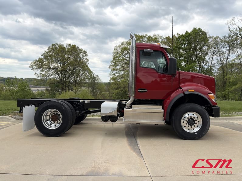Exterior full passenger side for this 2025 Kenworth T480 (Stock number: SM142610)