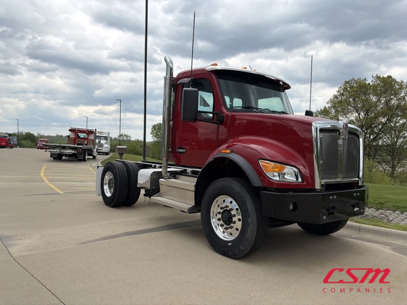 Exterior front passenger side for this 2025 Kenworth T480 (Stock number: SM142610)