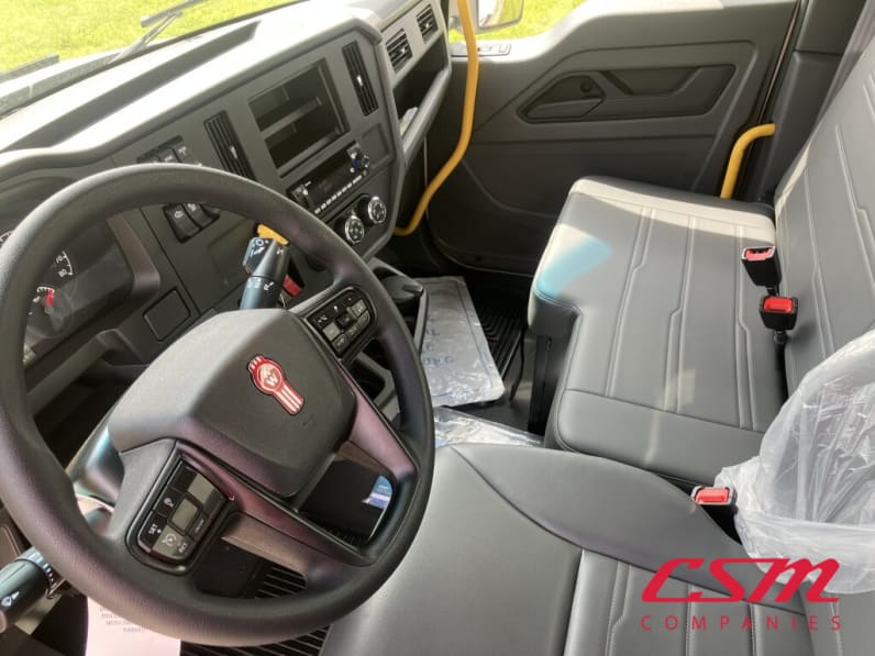 Interior seats for this 2026 Kenworth T280 (Stock number: TM219519)