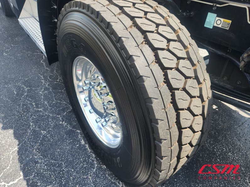 Passenger side front tire tread for this 2027 Kenworth T880 (Stock number: VJ243553)