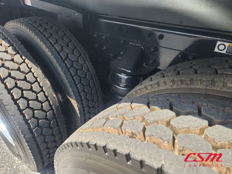 Driver side rear frame and tire tread for this 2027 Kenworth T880 (Stock number: VJ243553)