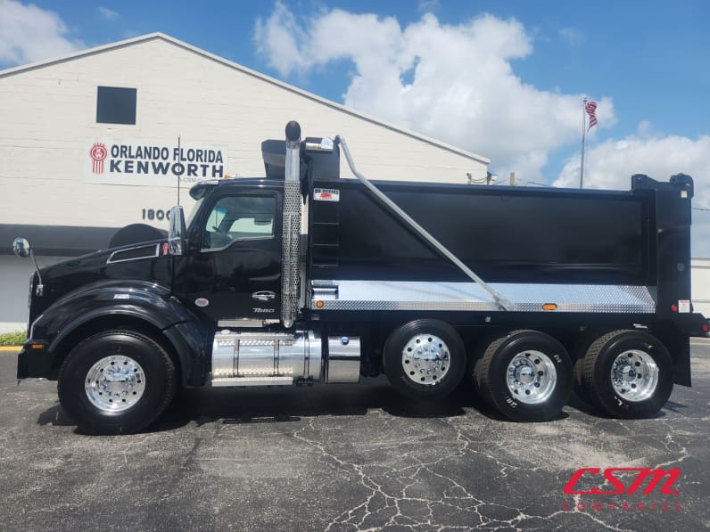 Exterior full driver side for this 2027 Kenworth T880 (Stock number: VJ243553)