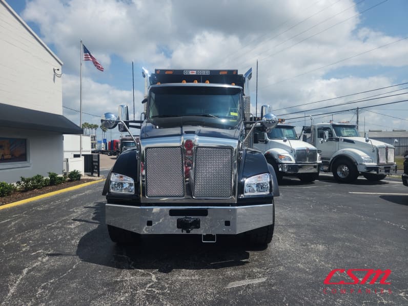 Exterior full front view for this 2027 Kenworth T880 (Stock number: VJ243553)