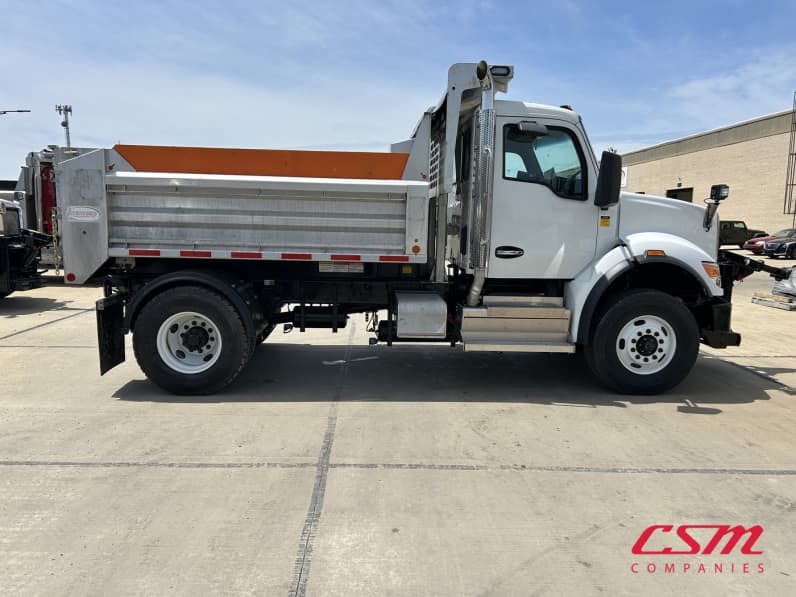 Exterior full passenger side for this 2025 Kenworth T480 (Stock number: SM177626)
