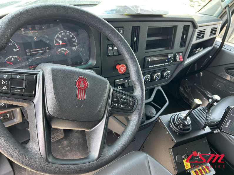 Interior dash for this 2025 Kenworth T480 (Stock number: SM177623)