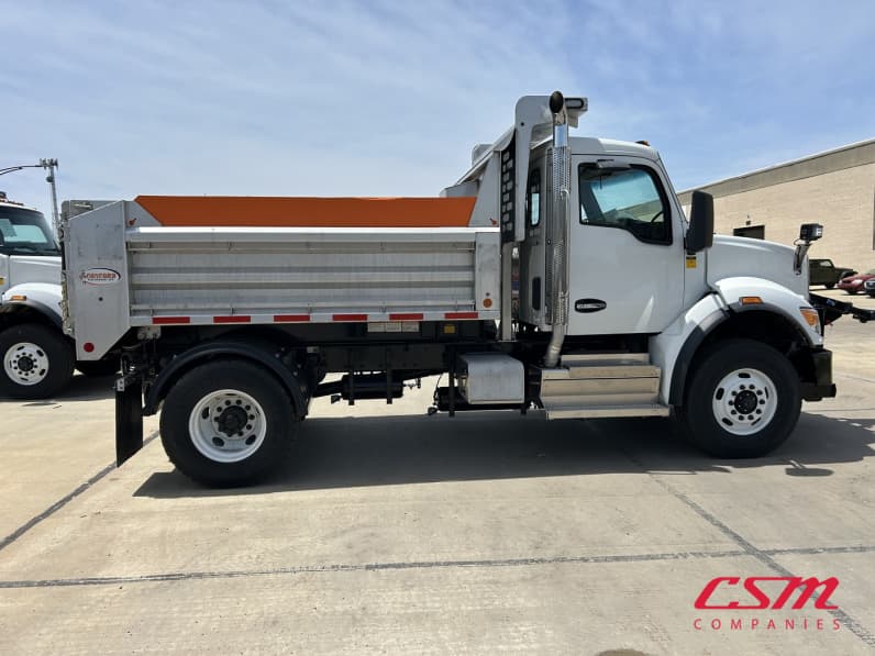 Exterior full passenger side for this 2025 Kenworth T480 (Stock number: SM177623)