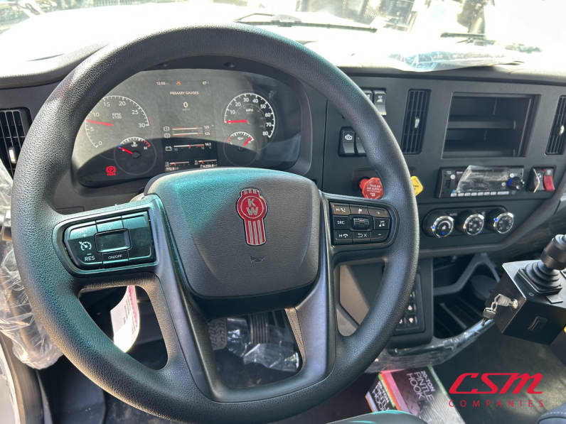 Interior steering wheel for this 2025 Kenworth T480 (Stock number: SM177614)