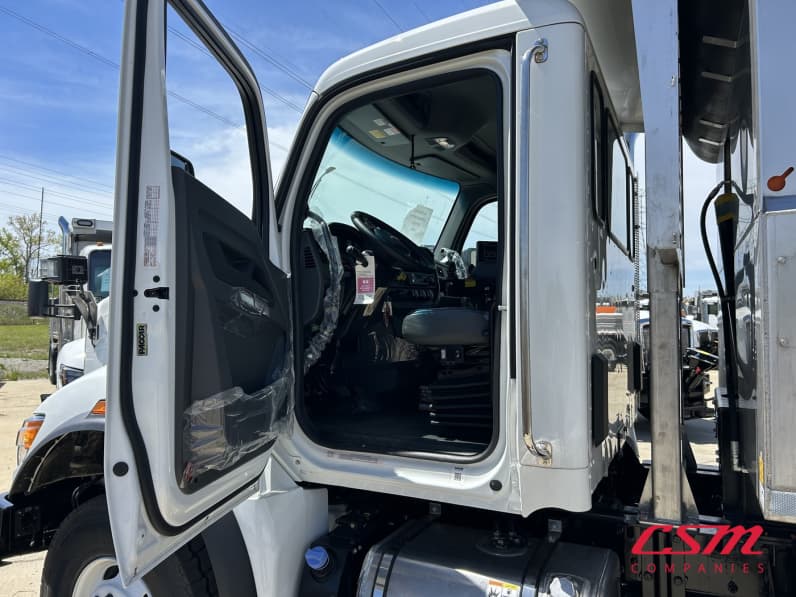 Drivers side door open for this 2025 Kenworth T480 (Stock number: SM177614)