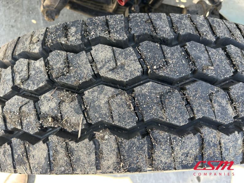 Passenger side front tire tread for this 2025 Kenworth T480 (Stock number: SM177629)