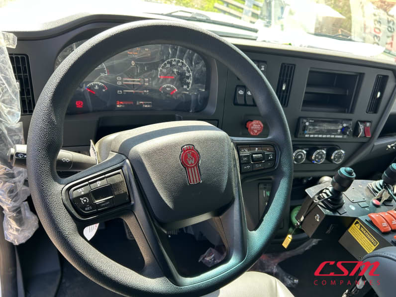 Interior steering wheel for this 2025 Kenworth T480 (Stock number: SM177620)