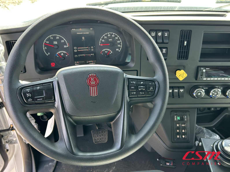 Interior steering wheel for this 2026 Kenworth T280 (Stock number: TM229051)