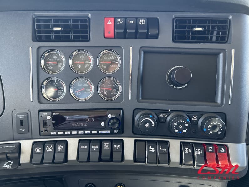 Interior radio and navigation system for this 2027 Kenworth T880 (Stock number: VJ241909)