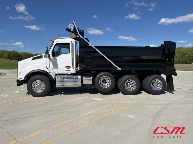 Exterior full driver side for this 2027 Kenworth T880 (Stock number: VJ241909)