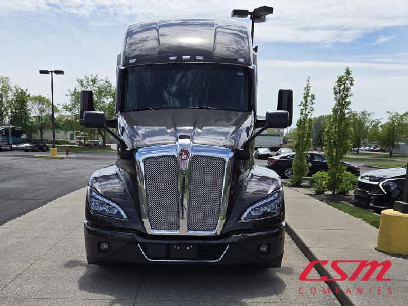 Exterior full front view for this 2025 Kenworth T680 (Stock number: SJ131674)